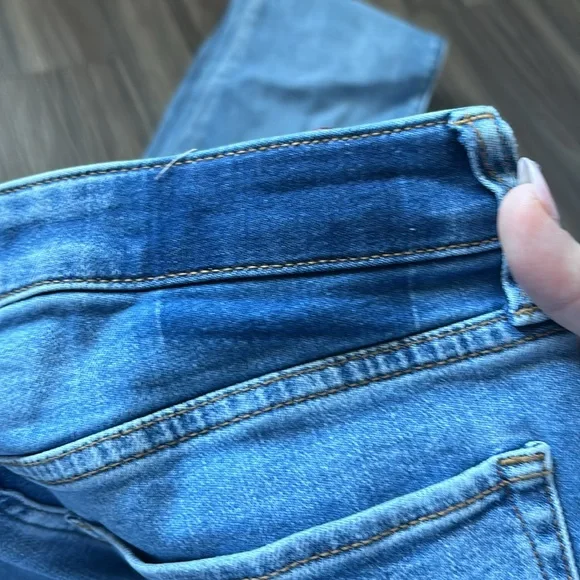 Abercrombie and Fitch High Rise Super Skinny Ankle Jean - Picture 4 of 5